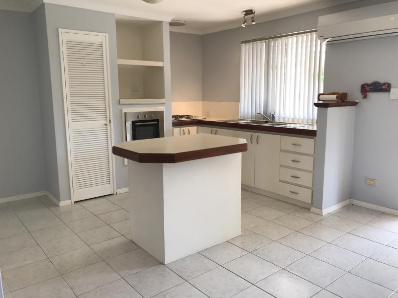 COSY HOME IN A QUIET CULDESACK !!! Property West