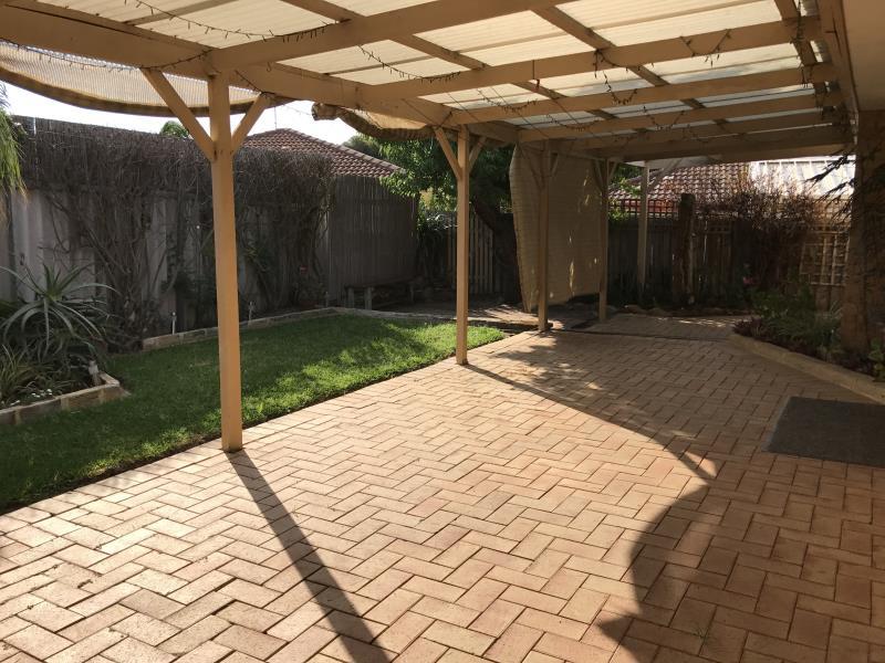 COSY HOME IN A QUIET CULDESACK !!! Property West