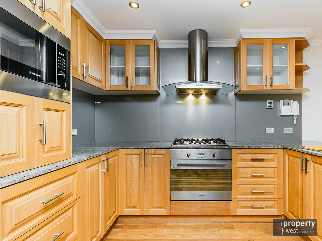 Stunning 3 x 2 Brookwood Apartment in a Fantastic Location Property West