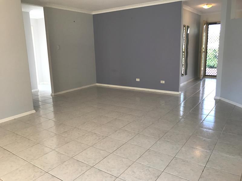 COSY HOME IN A QUIET CULDESACK !!! Property West