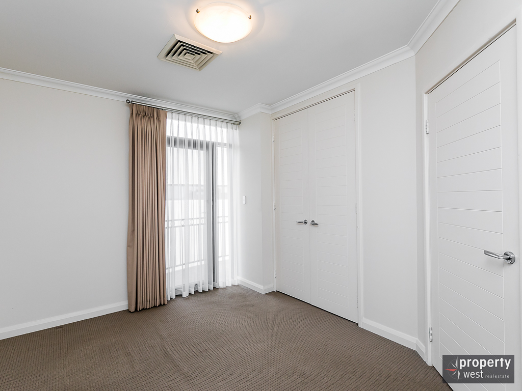 Stunning 3 x 2 Brookwood Apartment in a Fantastic Location Property West