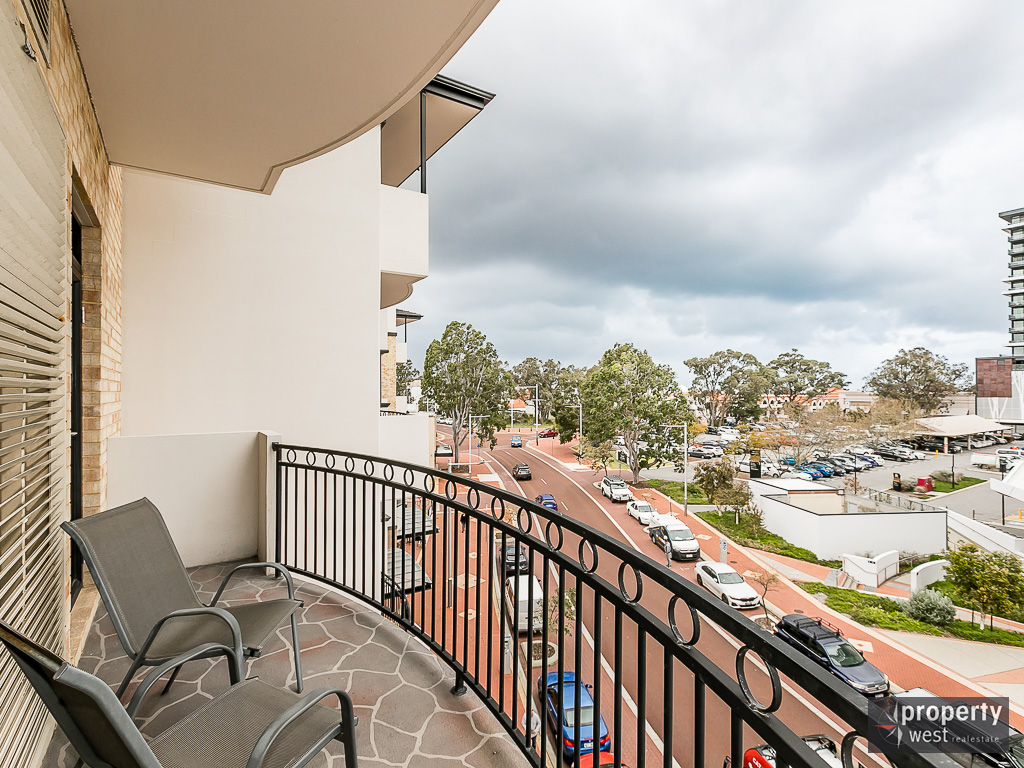 Stunning 3 x 2 Brookwood Apartment in a Fantastic Location Property West