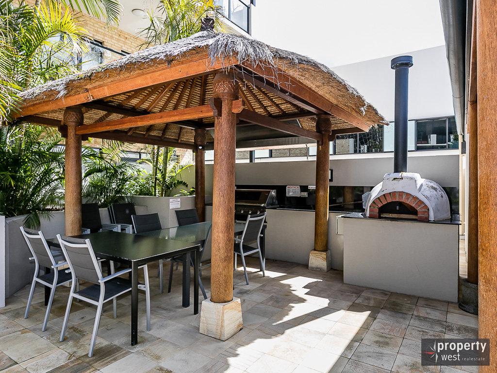 Stunning 3 x 2 Brookwood Apartment in a Fantastic Location Property West