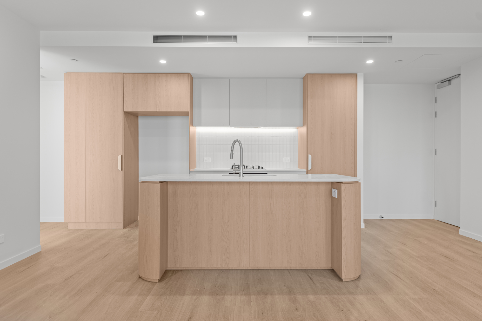 705/146-148 Surf Parade, Broadbeach For Lease by Mosaic Property Group - image 2
