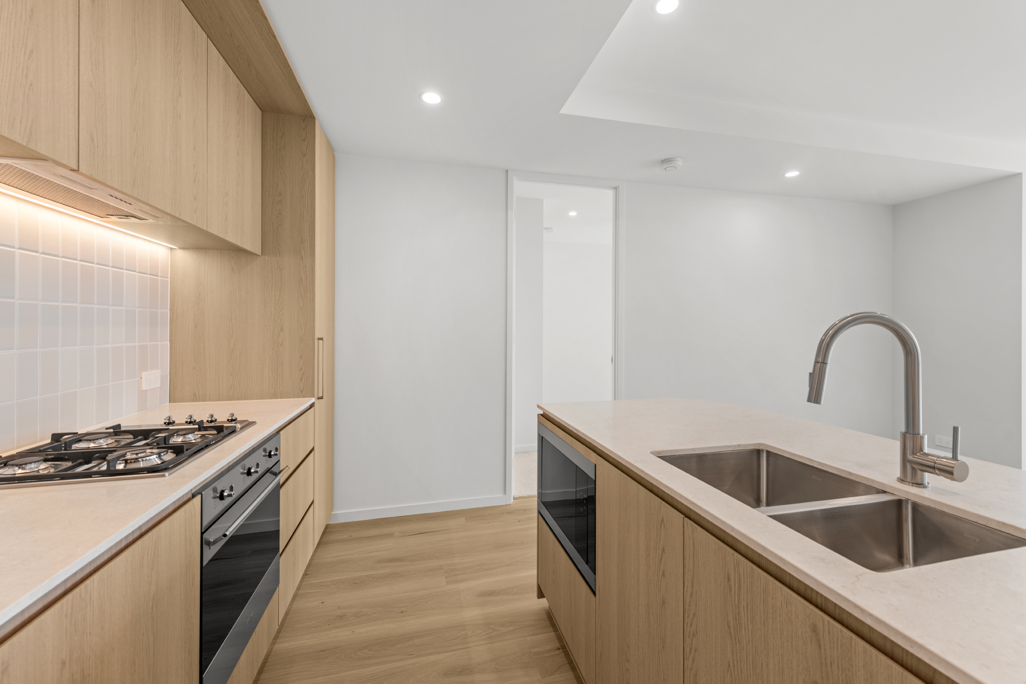 303/4 Rosewood Avenue, Broadbeach For Lease by Mosaic Property Group - image 4